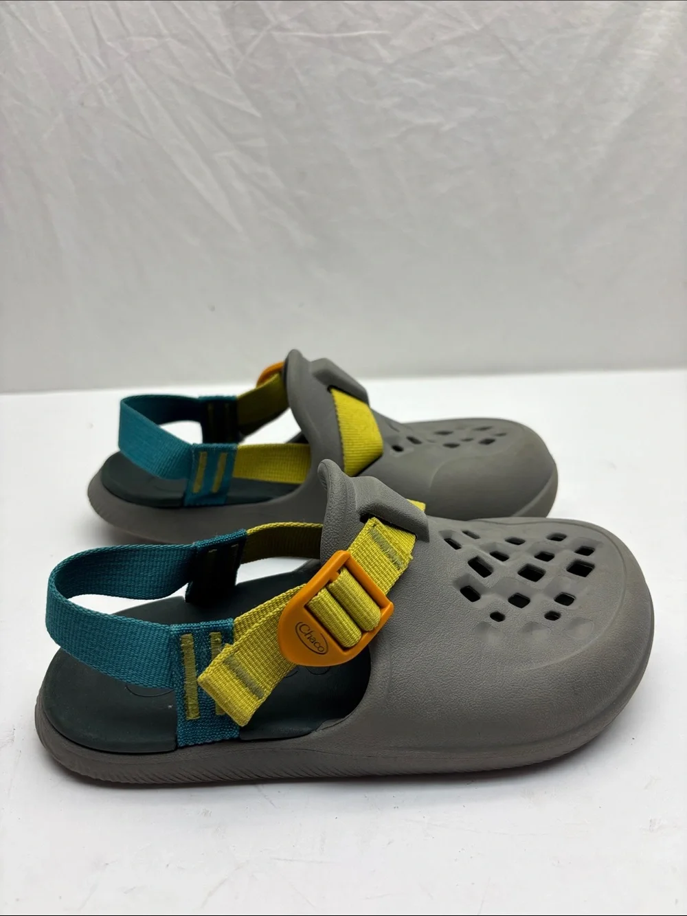 Chaco Kids Gray Closed-Toe Sandals, SZ 2 little boy, box 59